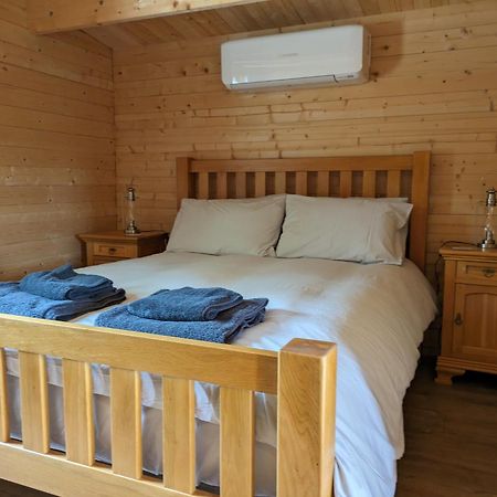 Stock Cosy Cabin מראה חיצוני תמונה
