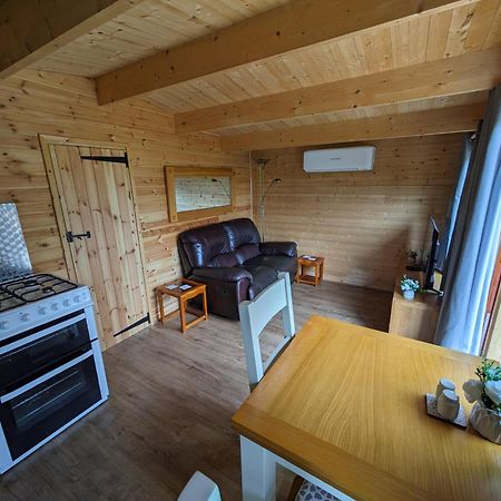 Stock Cosy Cabin מראה חיצוני תמונה