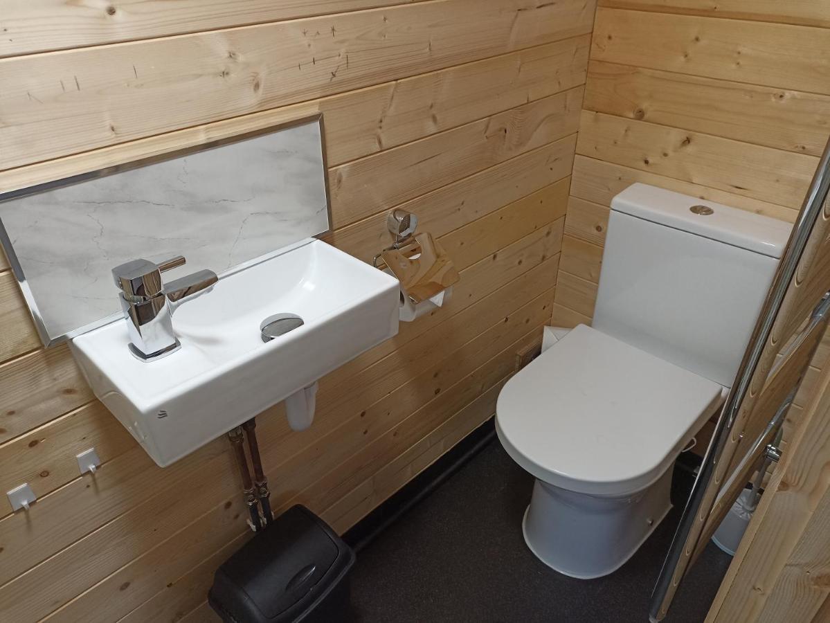 Stock Cosy Cabin מראה חיצוני תמונה