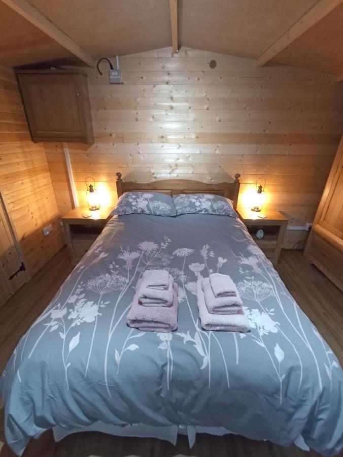 Stock Cosy Cabin מראה חיצוני תמונה