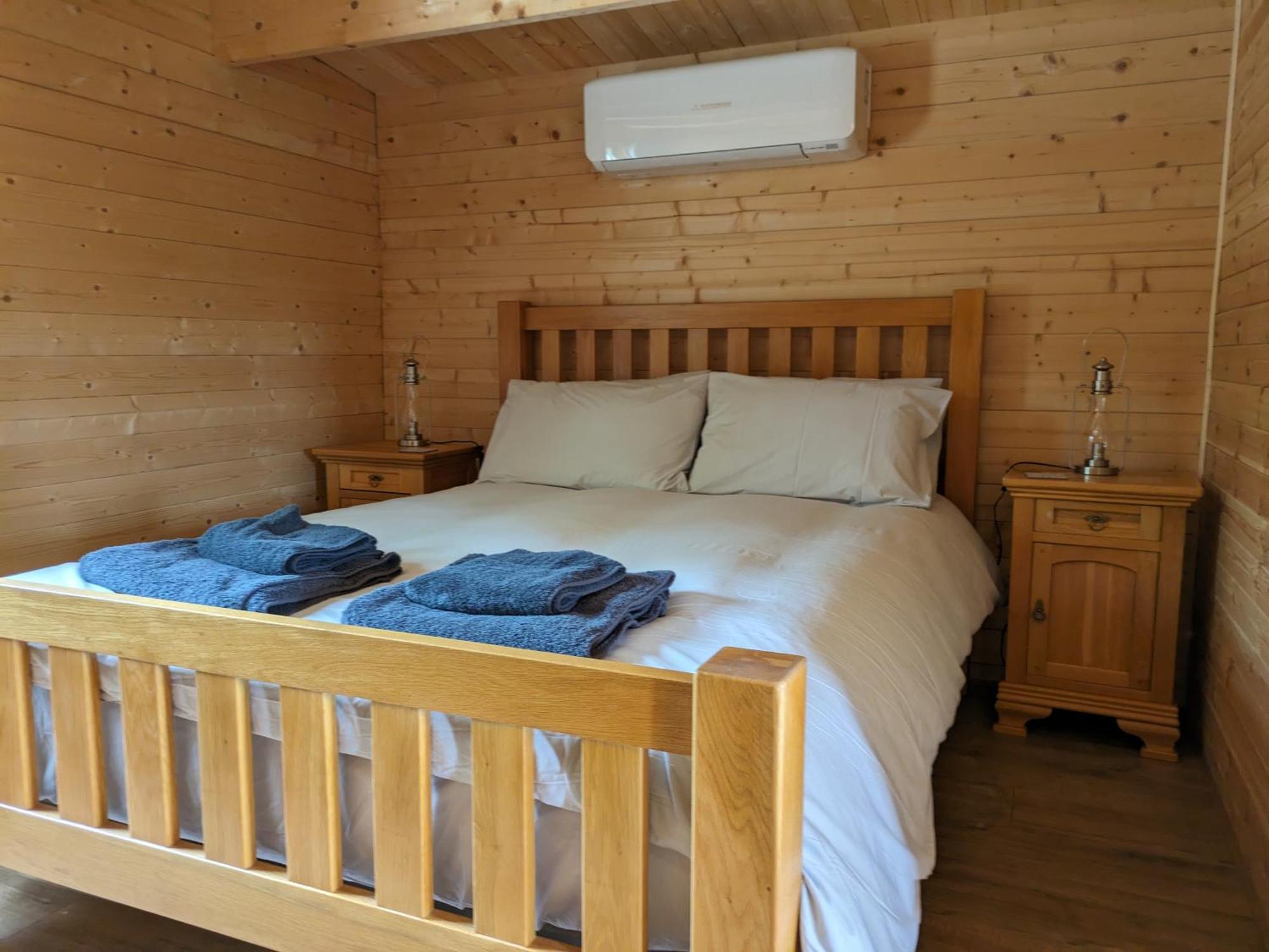 Stock Cosy Cabin מראה חיצוני תמונה