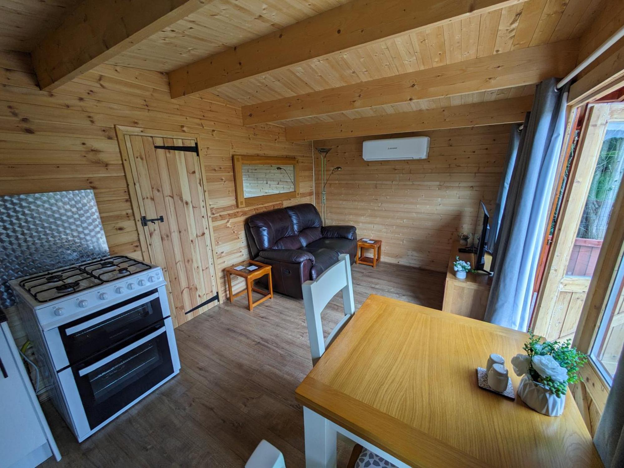 Stock Cosy Cabin מראה חיצוני תמונה