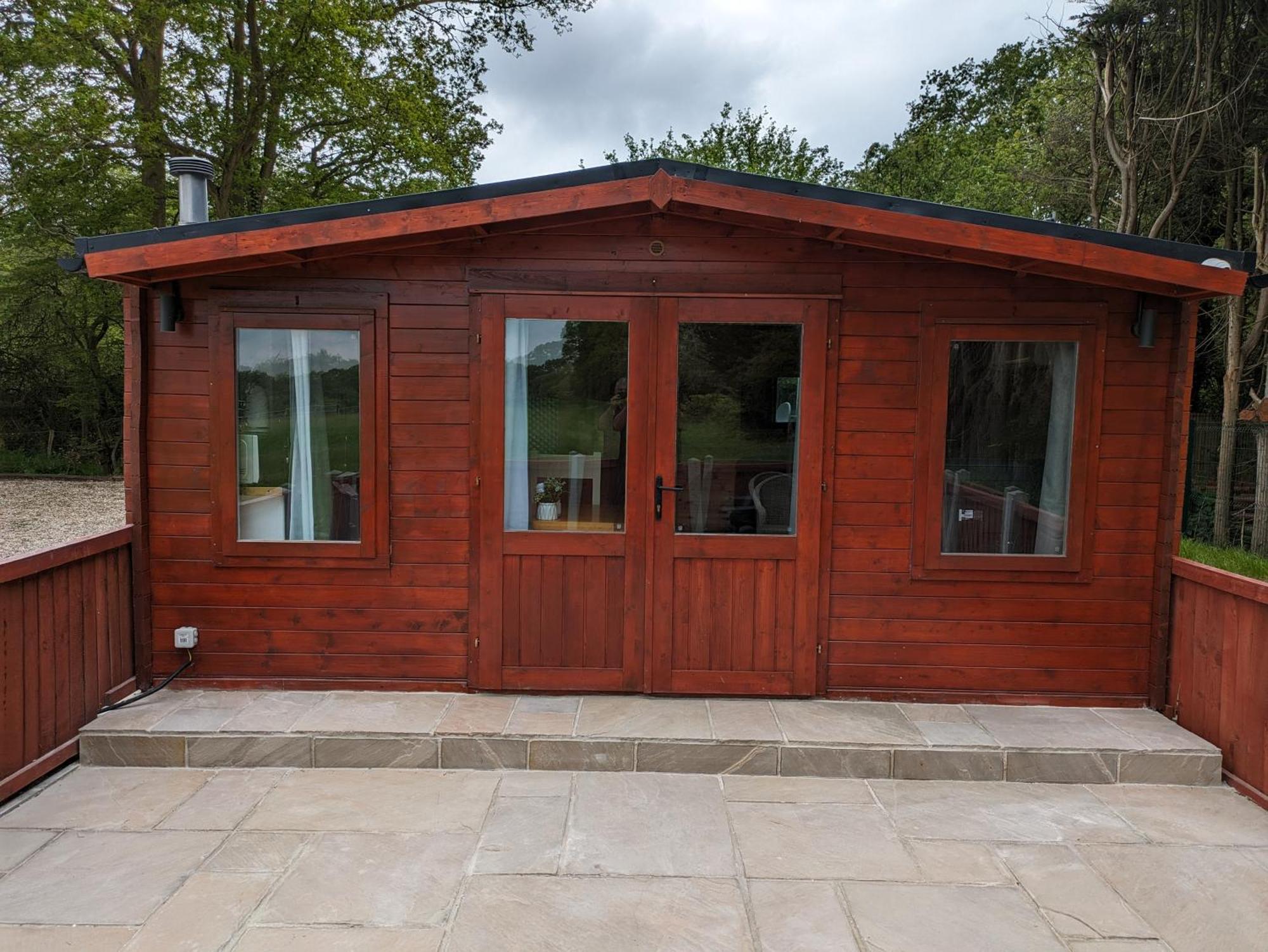 Stock Cosy Cabin מראה חיצוני תמונה