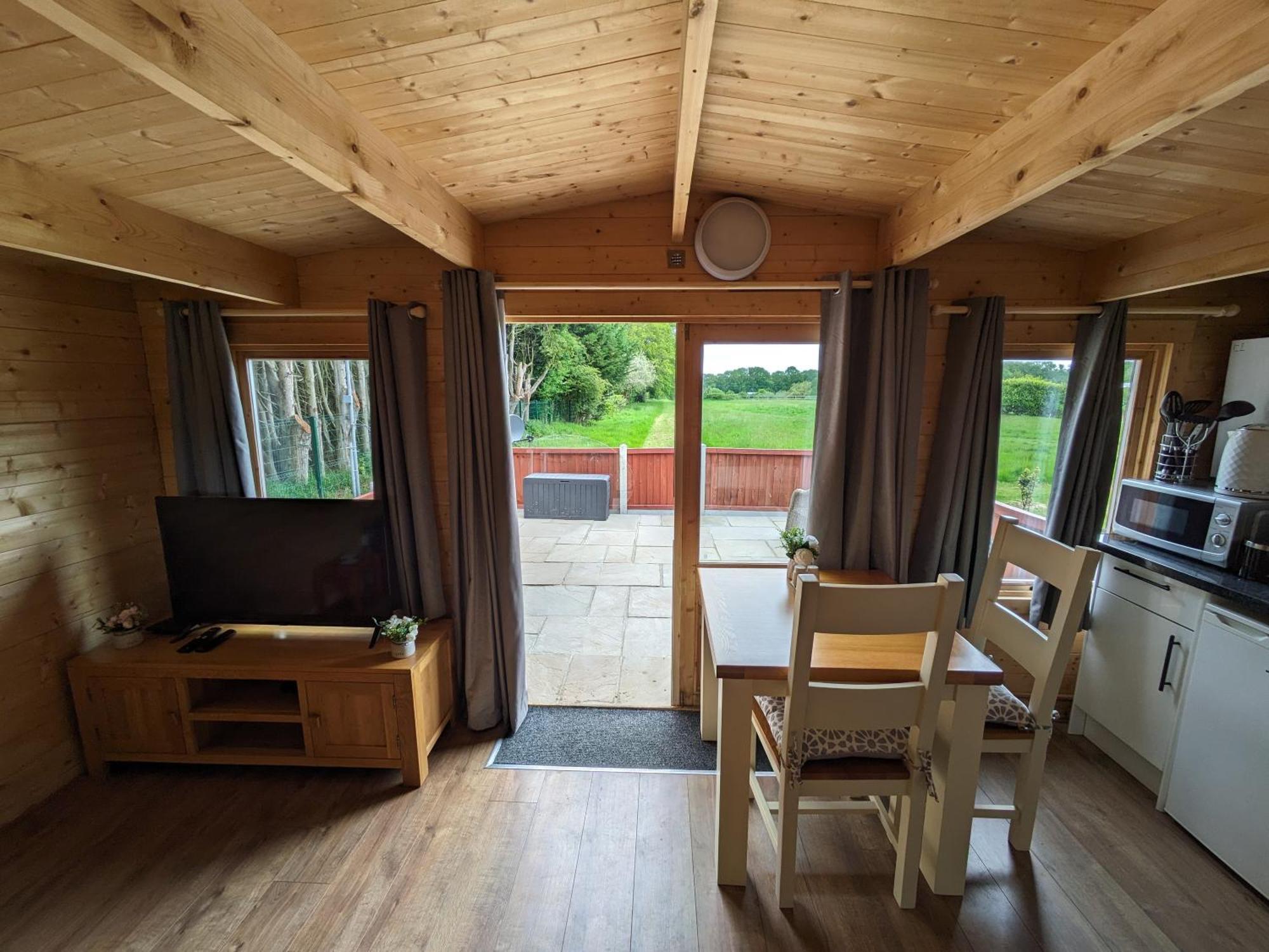 Stock Cosy Cabin מראה חיצוני תמונה